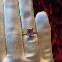 Load image into Gallery viewer, 10k Yellow Gold Color Change Alexandrite Ring Size 5 Vintage 1.5ct Sapphire 1.3g
