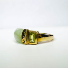 Load image into Gallery viewer, 10k Yellow Gold Jade Cabochon Peridot Ring Size 7 Chinese Jadeite Vintage 3.4g
