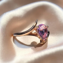 Load image into Gallery viewer, Amethyst Bypass Solitaire Ring - Estate 10K Rose Gold .75-1.00CT Pear Cut Lilac Lavender Amethyst Prong Set - Size 6 - 2.2g Fine Jewelry
