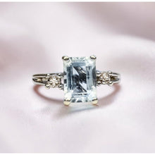 Load image into Gallery viewer, VINTAGE 10K Gold Natural Aquamarine &amp; Diamond Ring Size 5.75 Emerald Cut -2.3g
