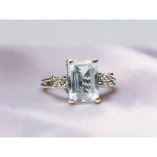 Load image into Gallery viewer, VINTAGE 10K Gold Natural Aquamarine &amp; Diamond Ring Size 5.75 Emerald Cut -2.3g
