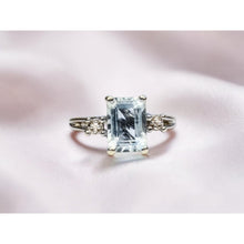 Load image into Gallery viewer, VINTAGE 10K Gold Natural Aquamarine &amp; Diamond Ring Size 5.75 Emerald Cut -2.3g
